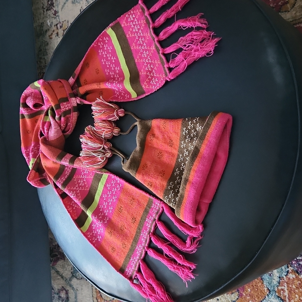 Multicolor hat and scarf set